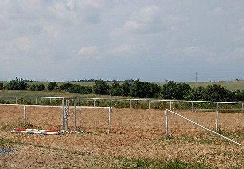 Venkovní jízdárna