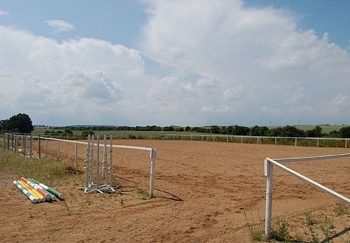 Venkovní jízdárna