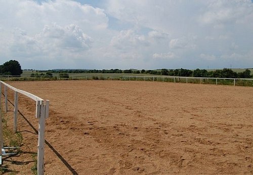 Venkovní jízdárna