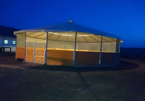 Výstavba kryté lonžovací haly