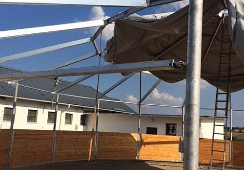 Výstavba kryté lonžovací haly