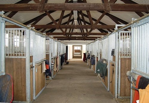 Stáj a zázemí pro klienty