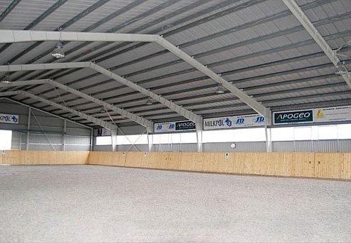 Stáj a zázemí pro klienty