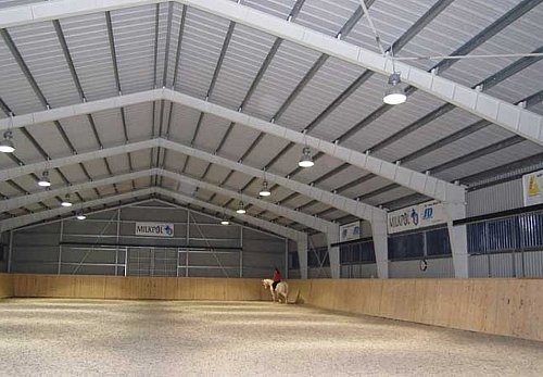 Stáj a zázemí pro klienty