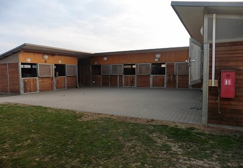 Stáj a zázemí pro klienty