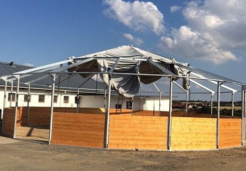 Výstavba kryté lonžovací haly