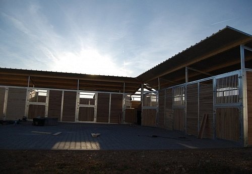 Výstavba venkovních boxů