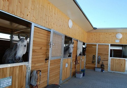 Výstavba venkovních boxů